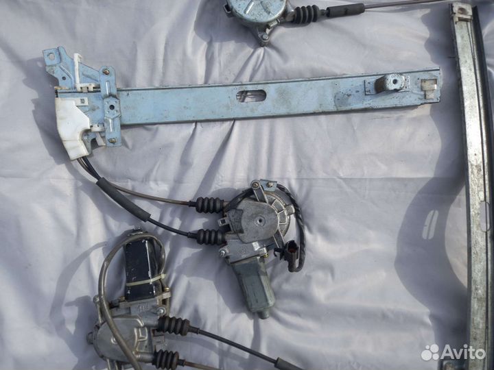 Стеклоподъемник задний правый Kia Sportage 1