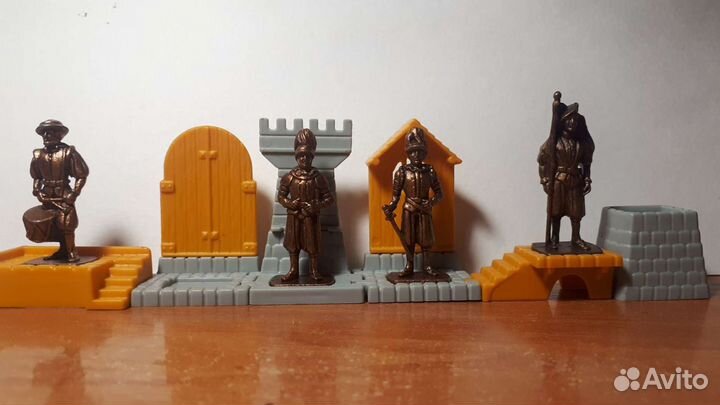 Металлические солдатики из киндеров