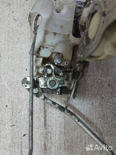 Замок двери задней левой Honda CR-V II (2001—2004)