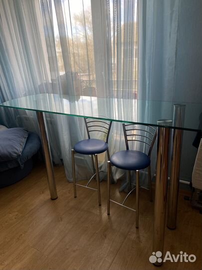 Барная стойка со стульями