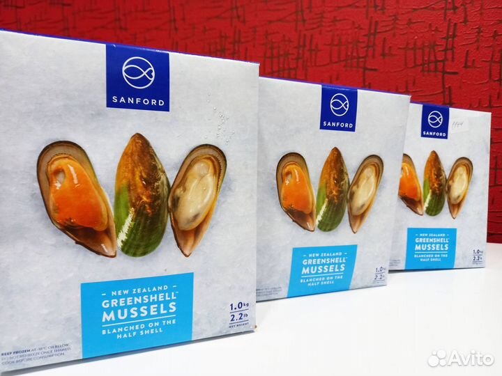 Мидии Киви на пол раковины