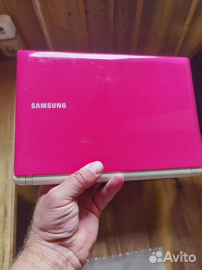 Нетбук Samsung N150 Plus