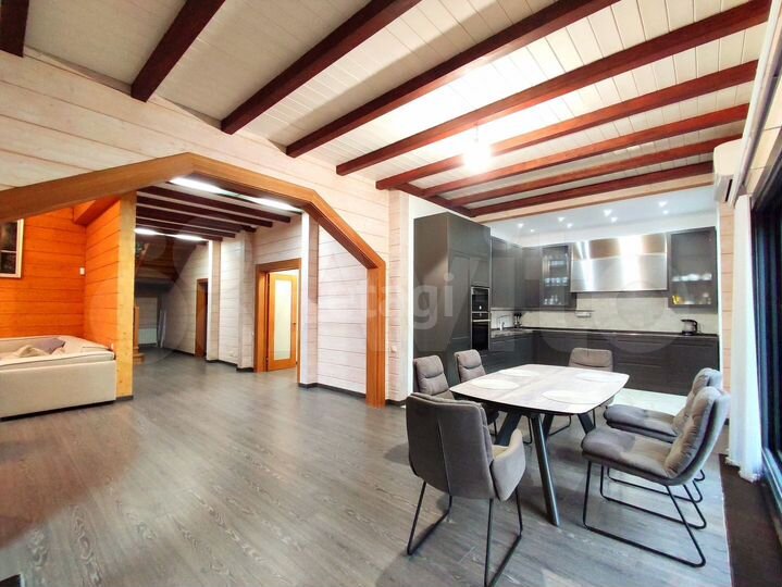 Дом 486 м² на участке 20 сот.