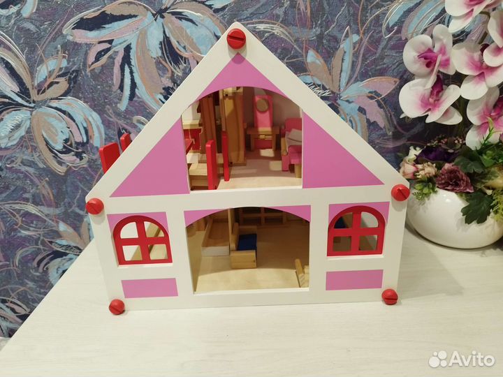 Кукольный домик с мебелью
