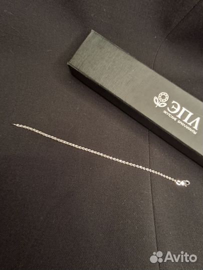 Браслет эпл из белого золота с бриллиантами