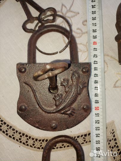 Антикварные амбарные замки и ключи