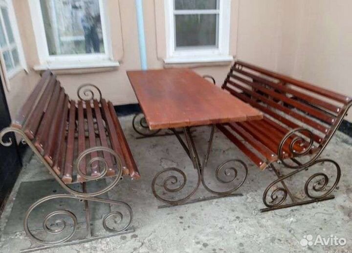 Садовый стол и скамейки