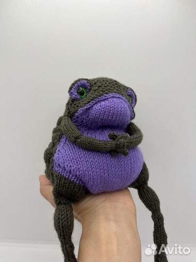 Вязаная игрушка ручной работы. Лягушка. Жаба