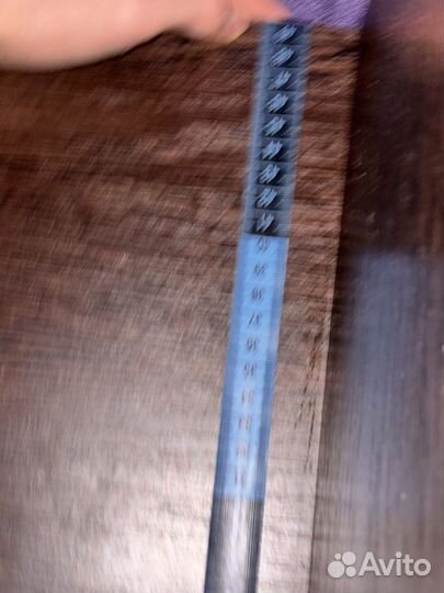 Компьютерный или письменный стол коричневый