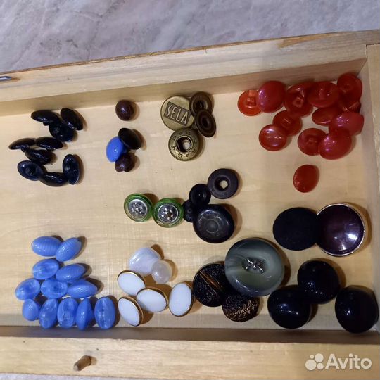Пуговицы разные