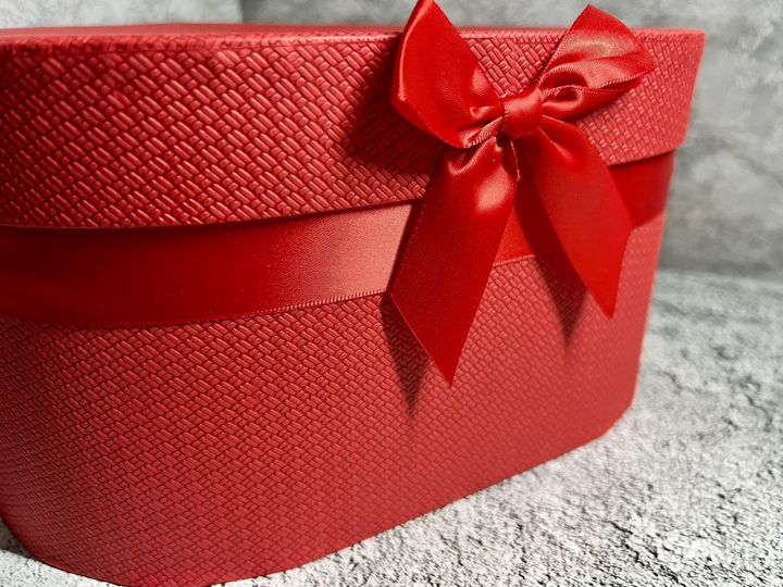 Подарочная коробка 28*18*14 см Красная