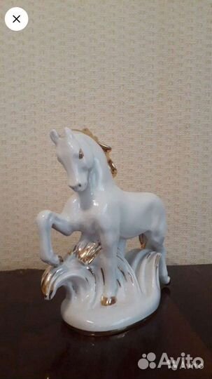 Конь, лошадь. Фарфор. Статуэтка