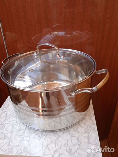 Кастрюля из нержавейки, новая. Объём 7,5.л