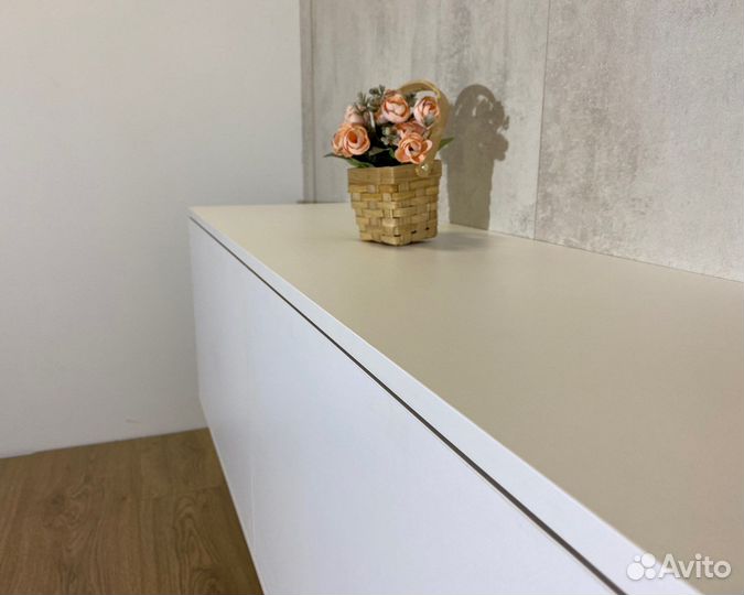 Тумба под тв белая подвесная