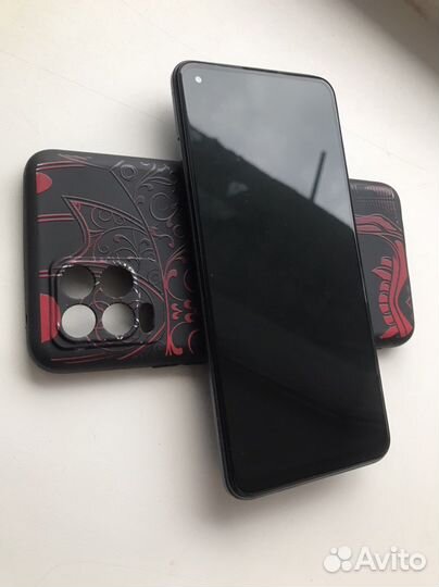 Телефон Realme 8