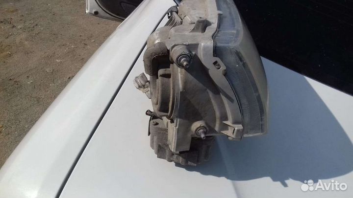 Фара передняя правая на toyota cresta