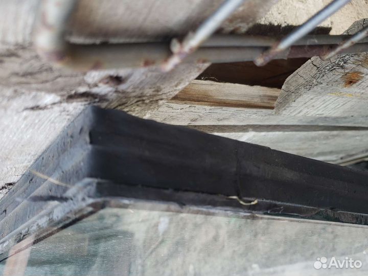 Стеклопакет с повреждением