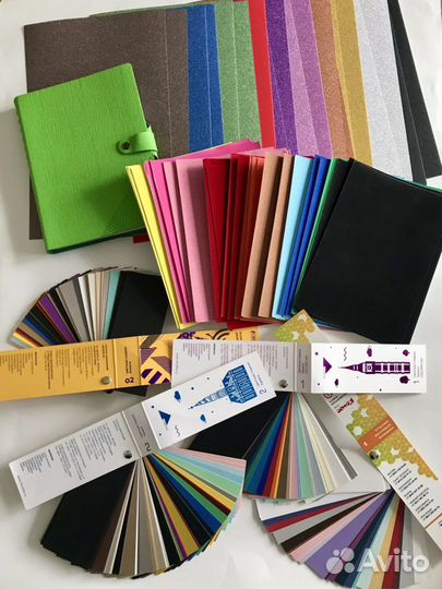 Набор разноцветной бумаги