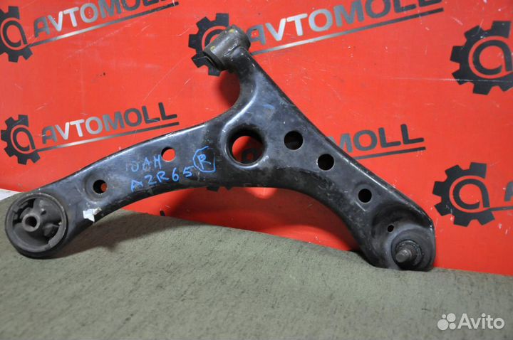 Рычаг передний правый toyota Noah AZR65