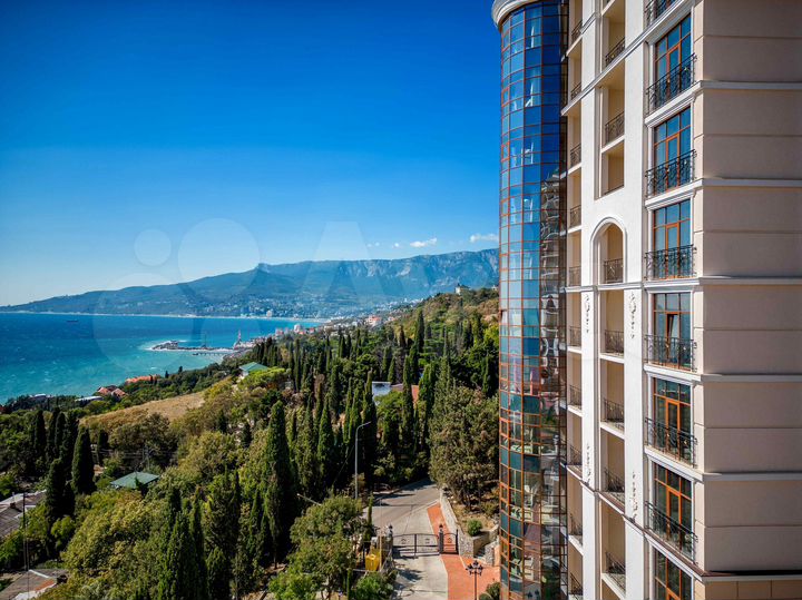 3-к. квартира, 136,9 м², 1/3 эт.