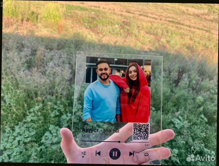 Трек на стекле с музыкой