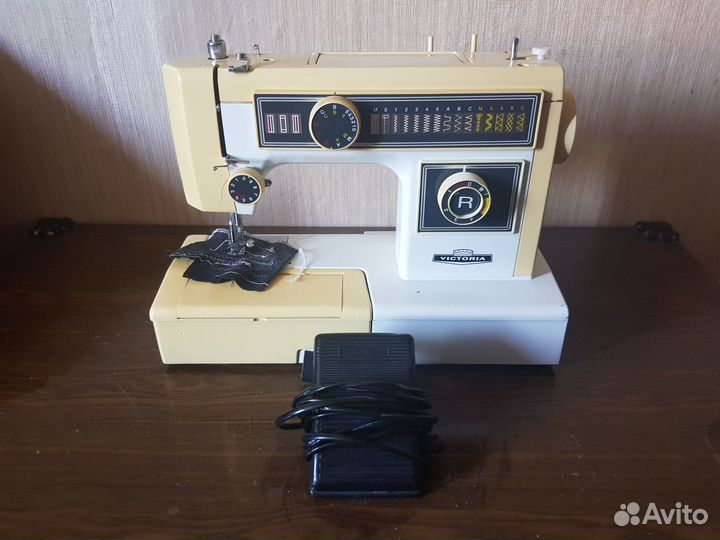 Продам Швейную Машину Victoria Nähmaschine 753