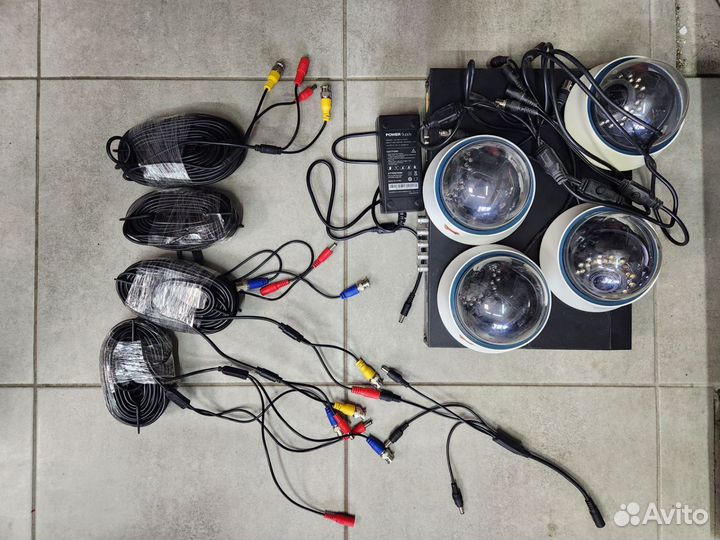 Видеонаблюдение 4 камеры и монитор