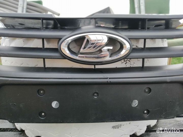 Передняя решетка радиатора LADA Vesta