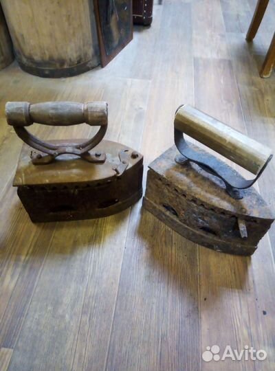 Старинный угольный утюг. Цена за штуку