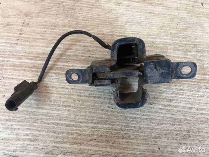 Замок капота Mercedes-Benz S-Class W221