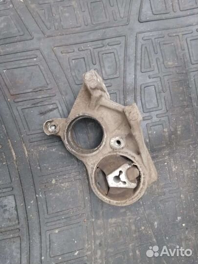 Кронштейн привода Peugeot 408