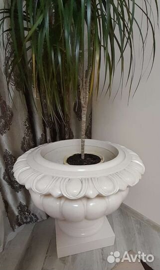 Ваза из искусственного камня