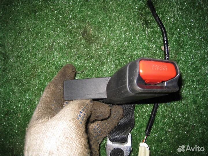 Замок ремня безопасности задний правый Toyota Aur