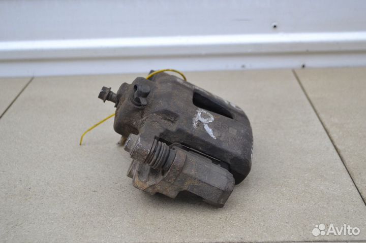 Тормозной суппорт передний правый Chevrolet Ланос