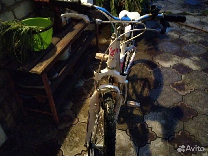 Велосипед белый не на ходу на запчасти