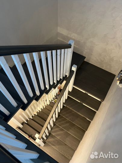 Лестница деревянная поворотная