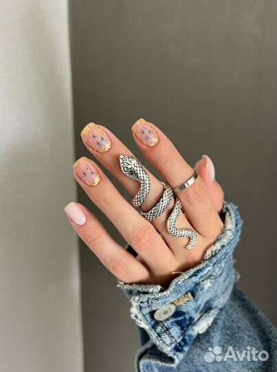 Маникюр педикюр