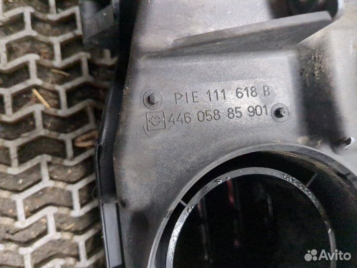 Корпус воздушного фильтра Renault Scenic, 2001