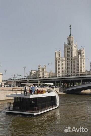 Праздник на воде на хаусботе в аренду