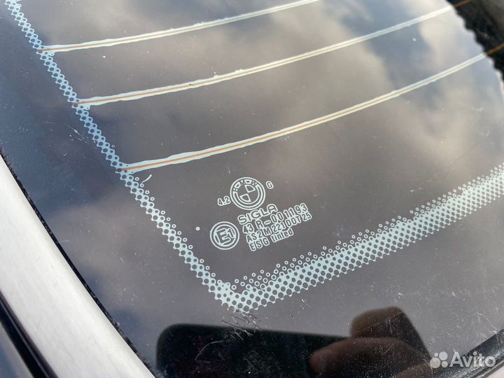 Заднее ветровое стекло BMW E32