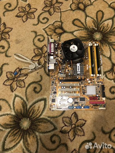 Материнская плата с процессором и памятью