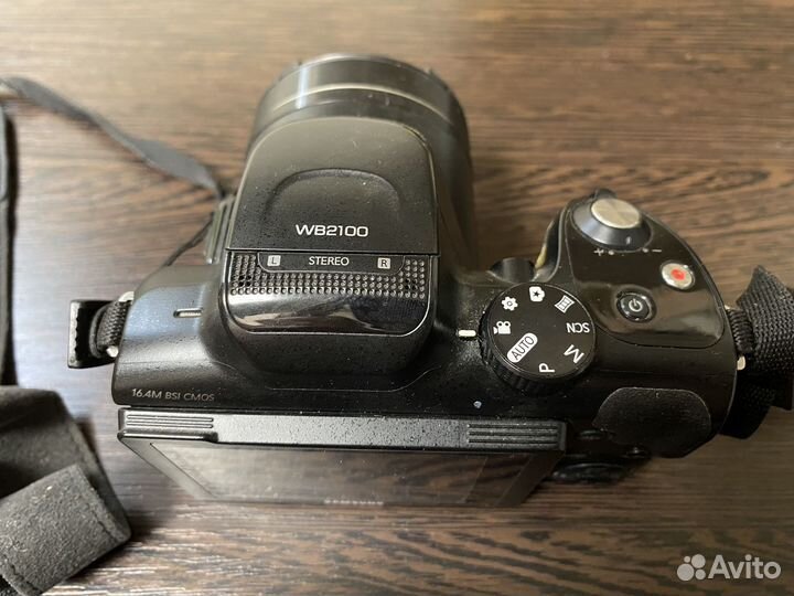 Зеркальный фотоаппарат Samsung WB2100