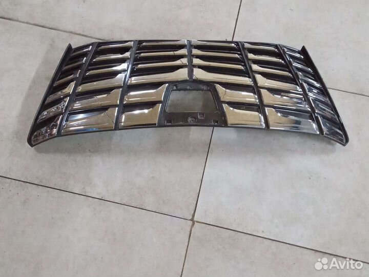 Решетка радиатора Toyota Alphard 3