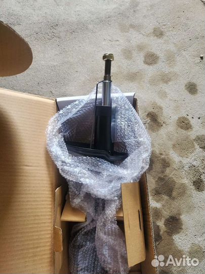 Передние стойки амортизаторов 2шт