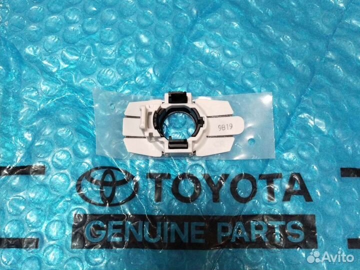 Крепление парктроника Камри 70 Оригинал NEW