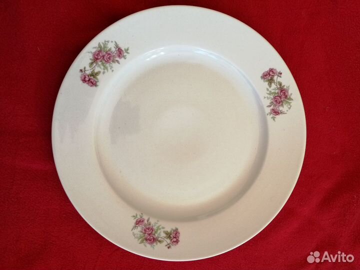 Тарелка большая с розами. Дулево
