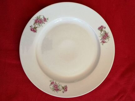 Тарелка большая с розами. Дулево