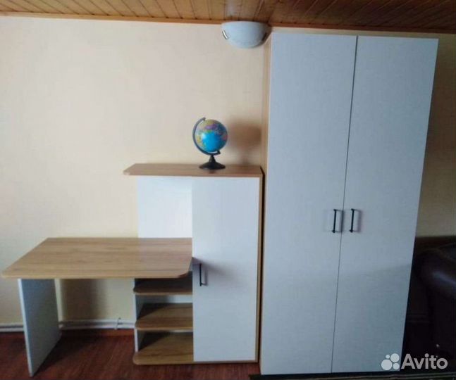 Письменный стол с шкафом / Стол для школьника