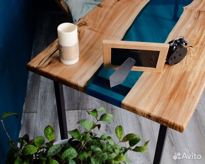 Стол «Река» из слэба вяза и эпоксидной смолы