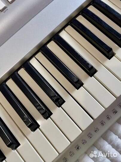 Синтезатор Yamaha Portable Grand DGX-220